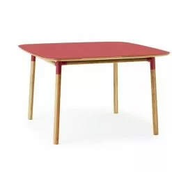 Normann Copenhagen Form Tafel Eiken Rood